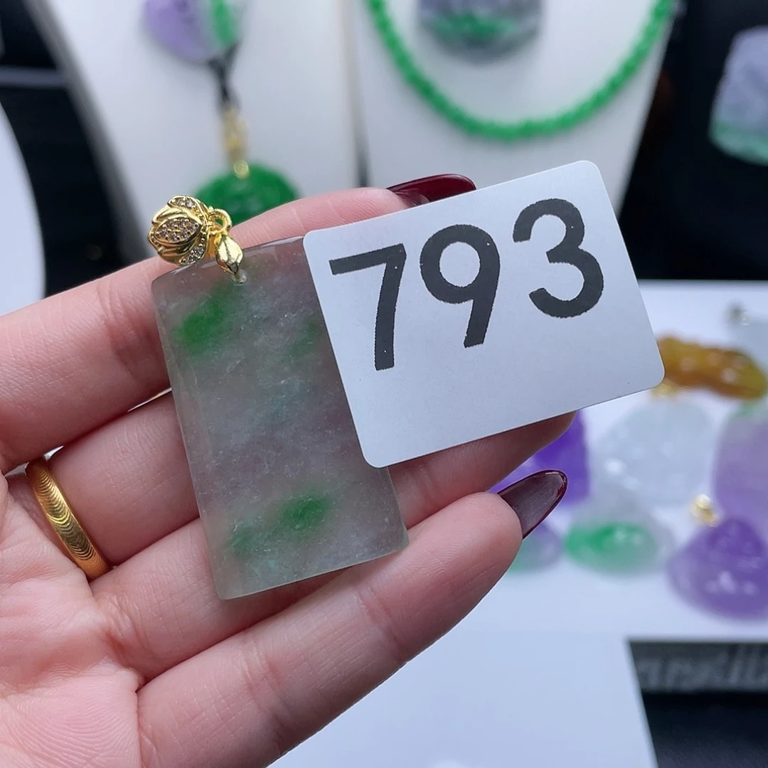 翡翠吊坠(赠链)未镶嵌