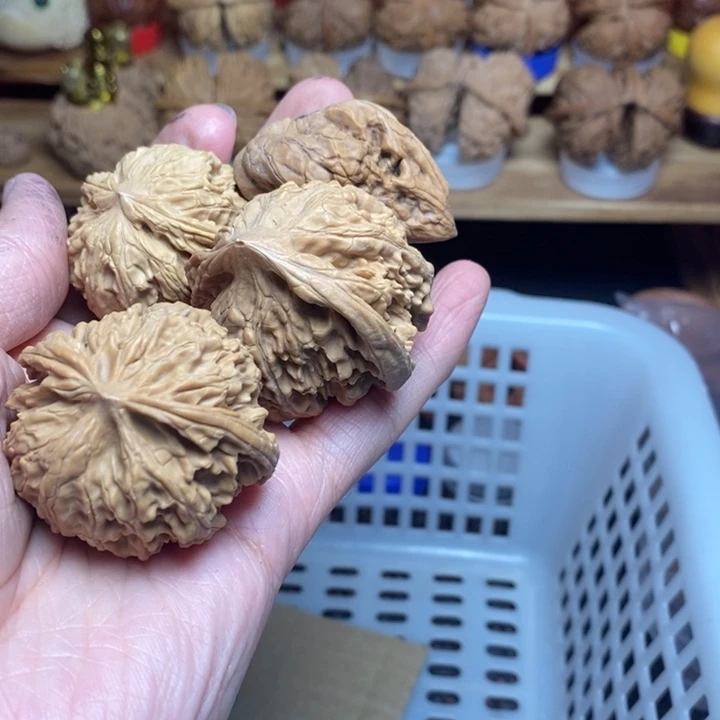 ****人把件文玩核桃尺寸