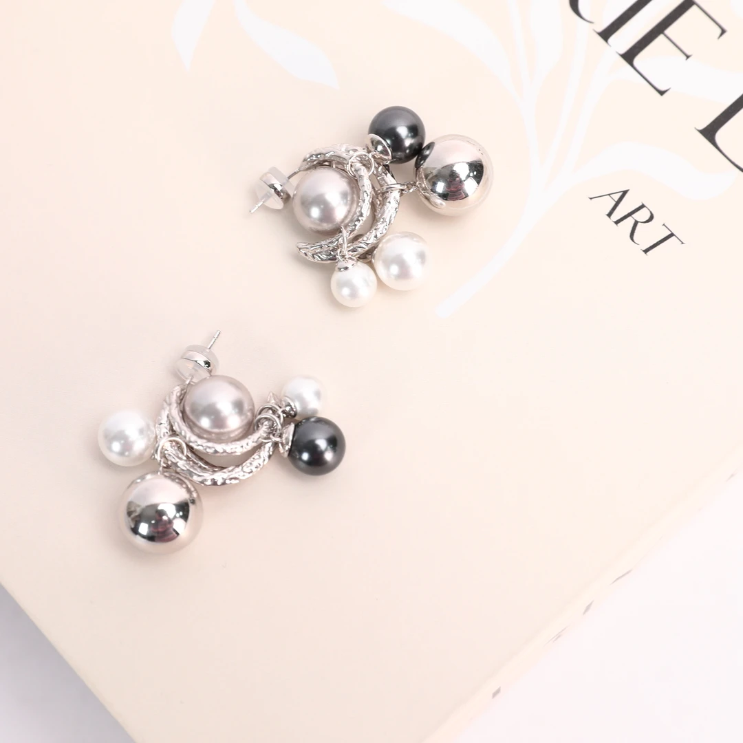 铜合金合成锆石耳饰 34时代品牌【拼色圆珠耳环】时尚搭耳饰M40175