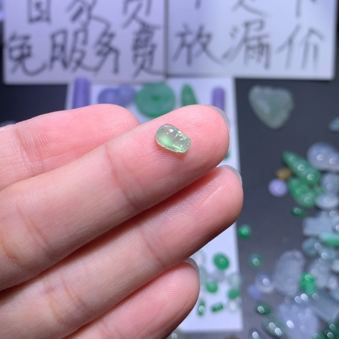 翡翠颈饰未镶嵌貔貅