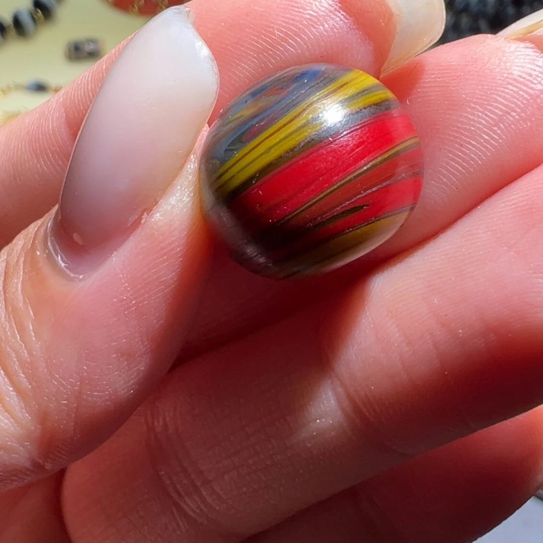 玻璃颈饰各种各样的