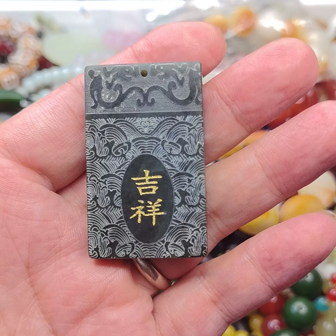 颈饰未镶嵌石英质玉