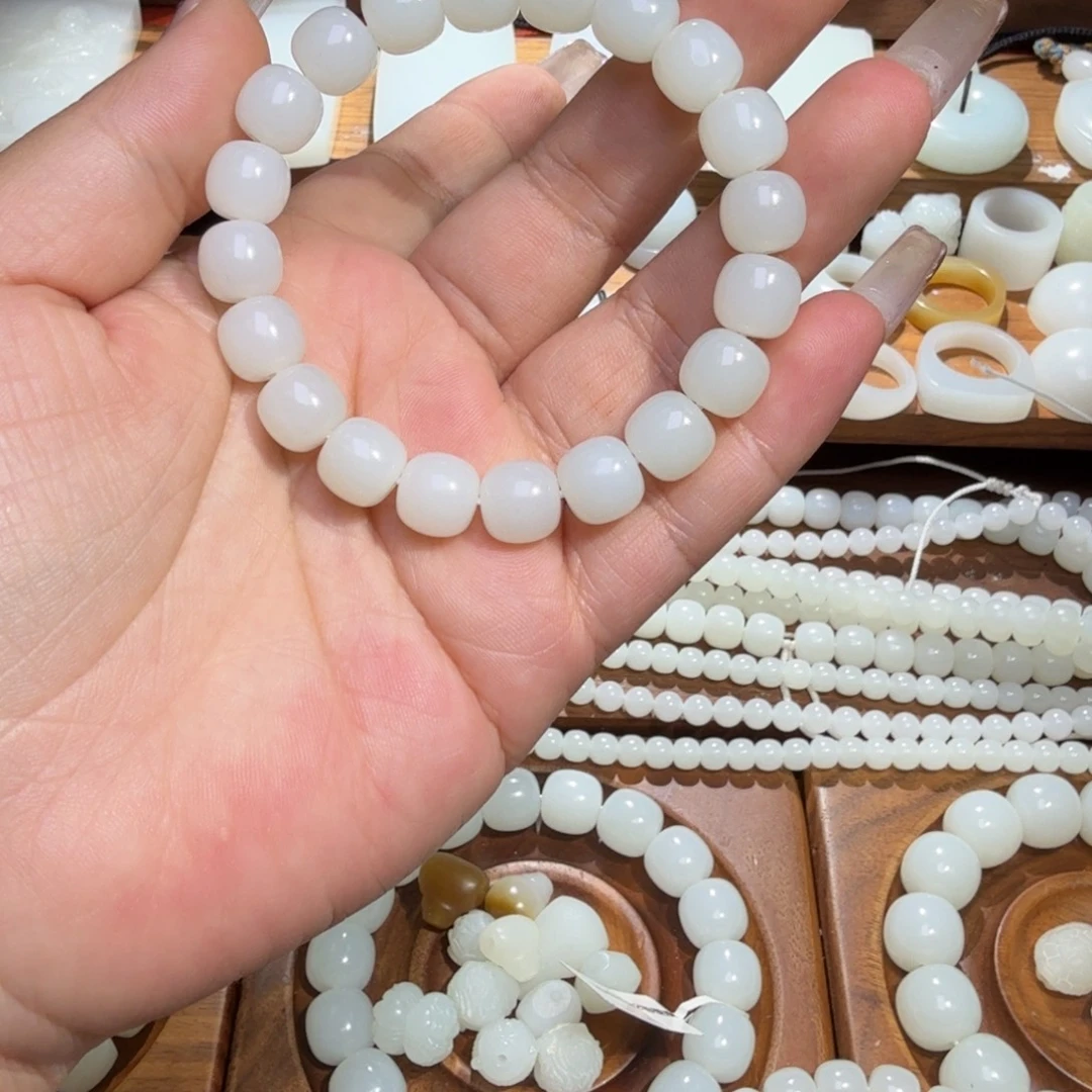 护***航和田玉未镶嵌颈饰