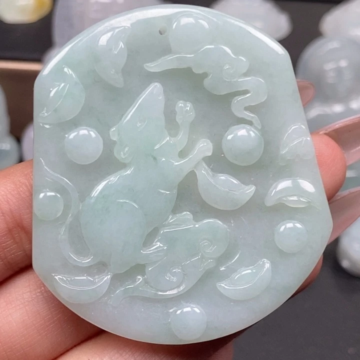 翡翠未镶嵌颈饰鼠