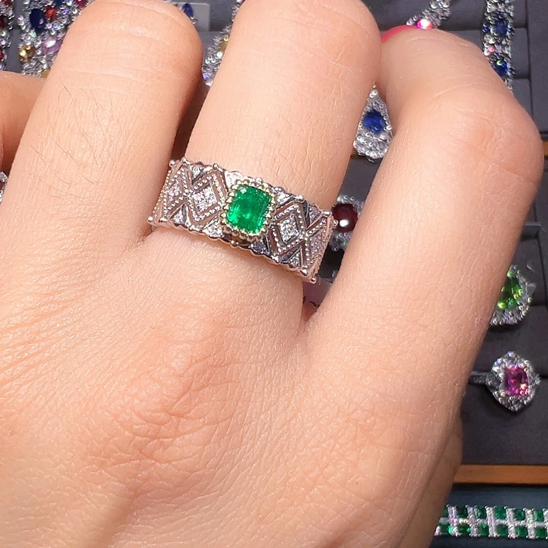 18K金镶嵌戒指祖母绿