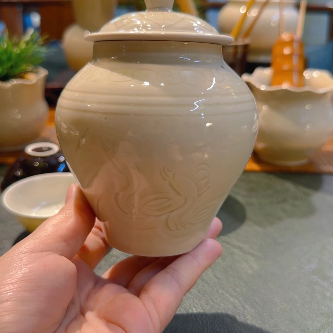 仿古定瓷 盖罐 14cm高 游鸭纹