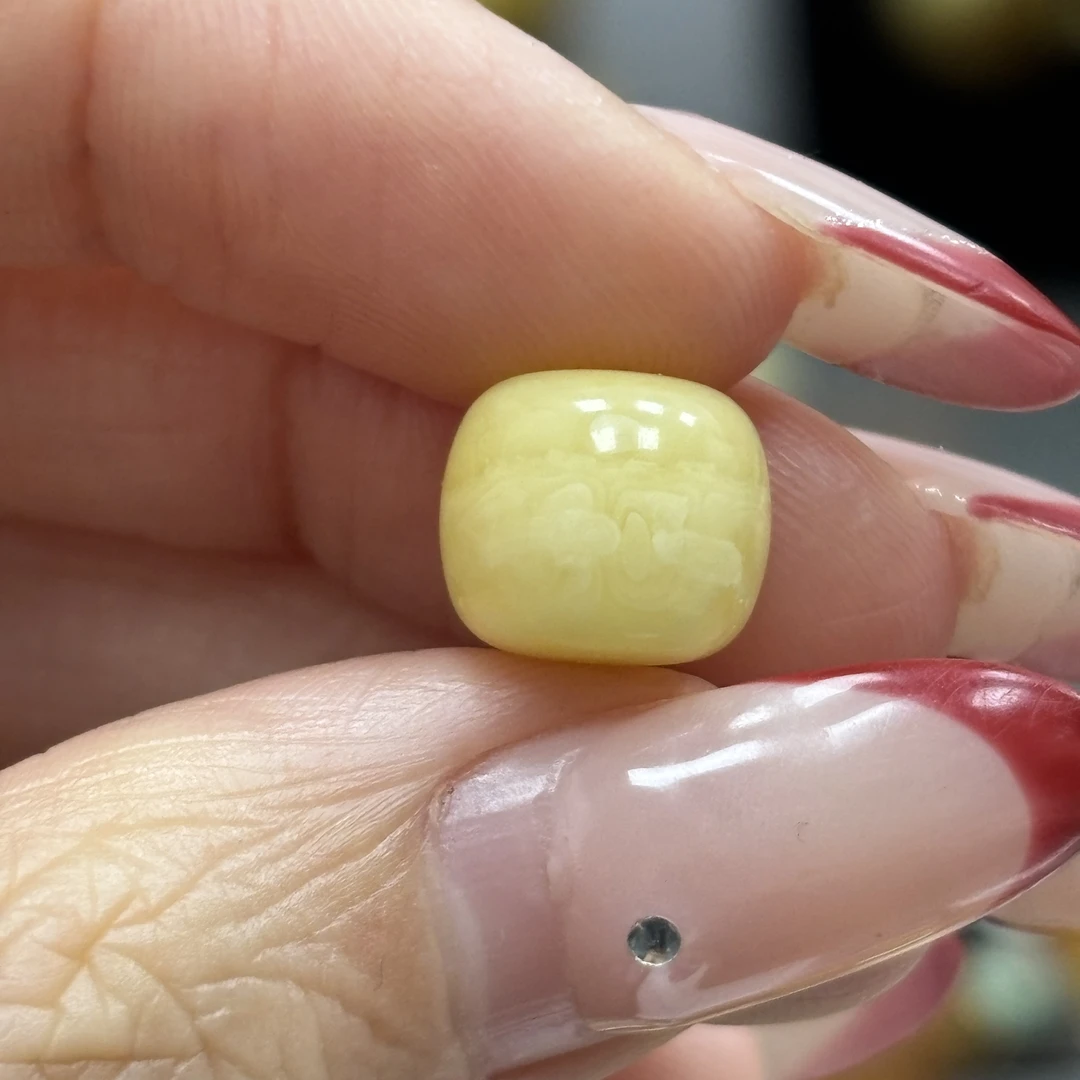 10.2*8.8mm 小妖珠宝天然原矿琥珀蜜蜡
