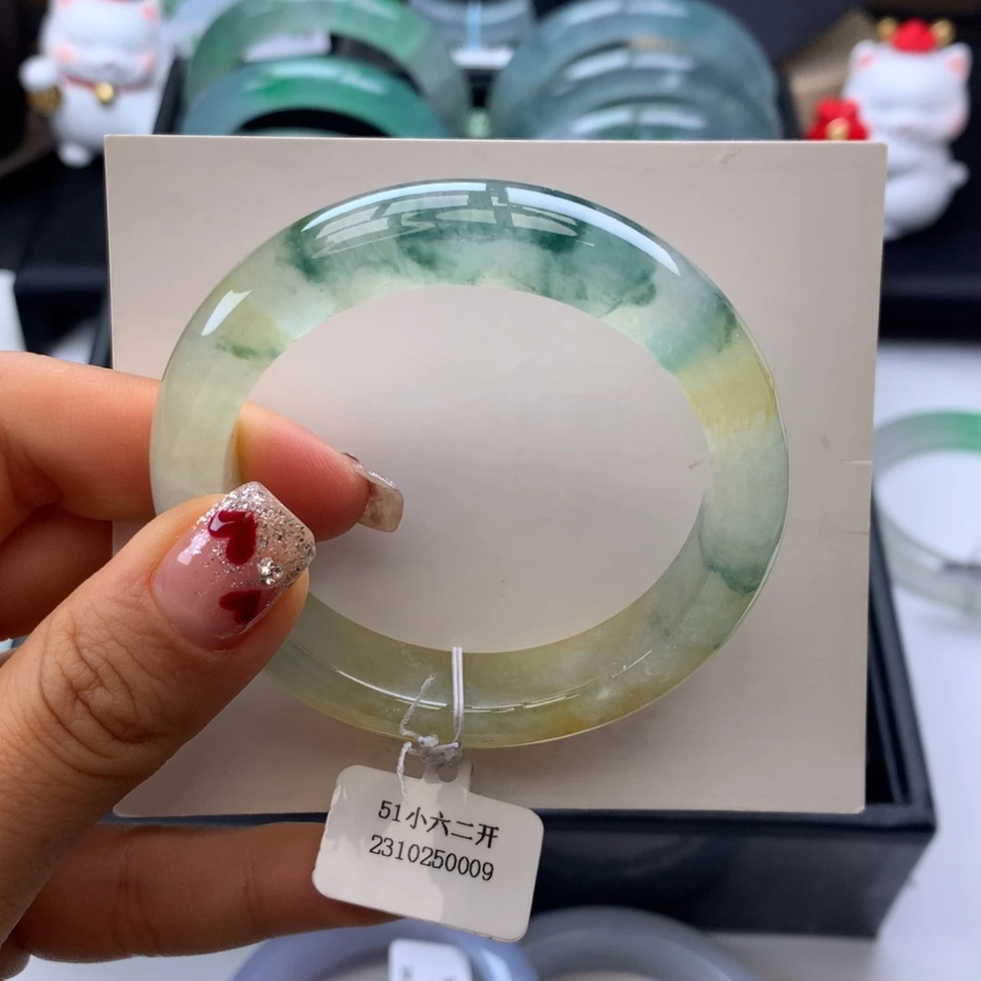 翡翠手镯未镶嵌51-52黄夹绿正圈泥鳅背