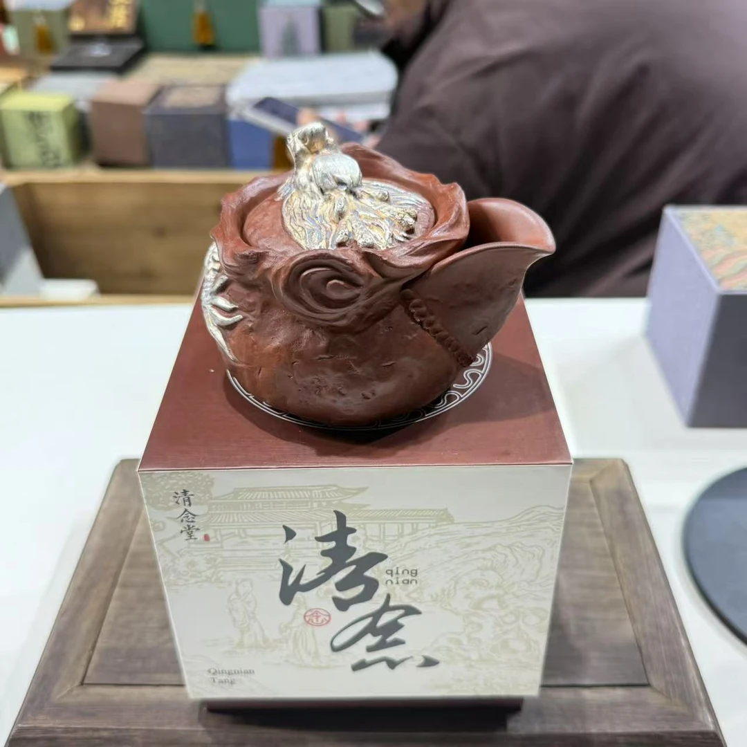 清念堂紫砂银绘手抓壶  1442