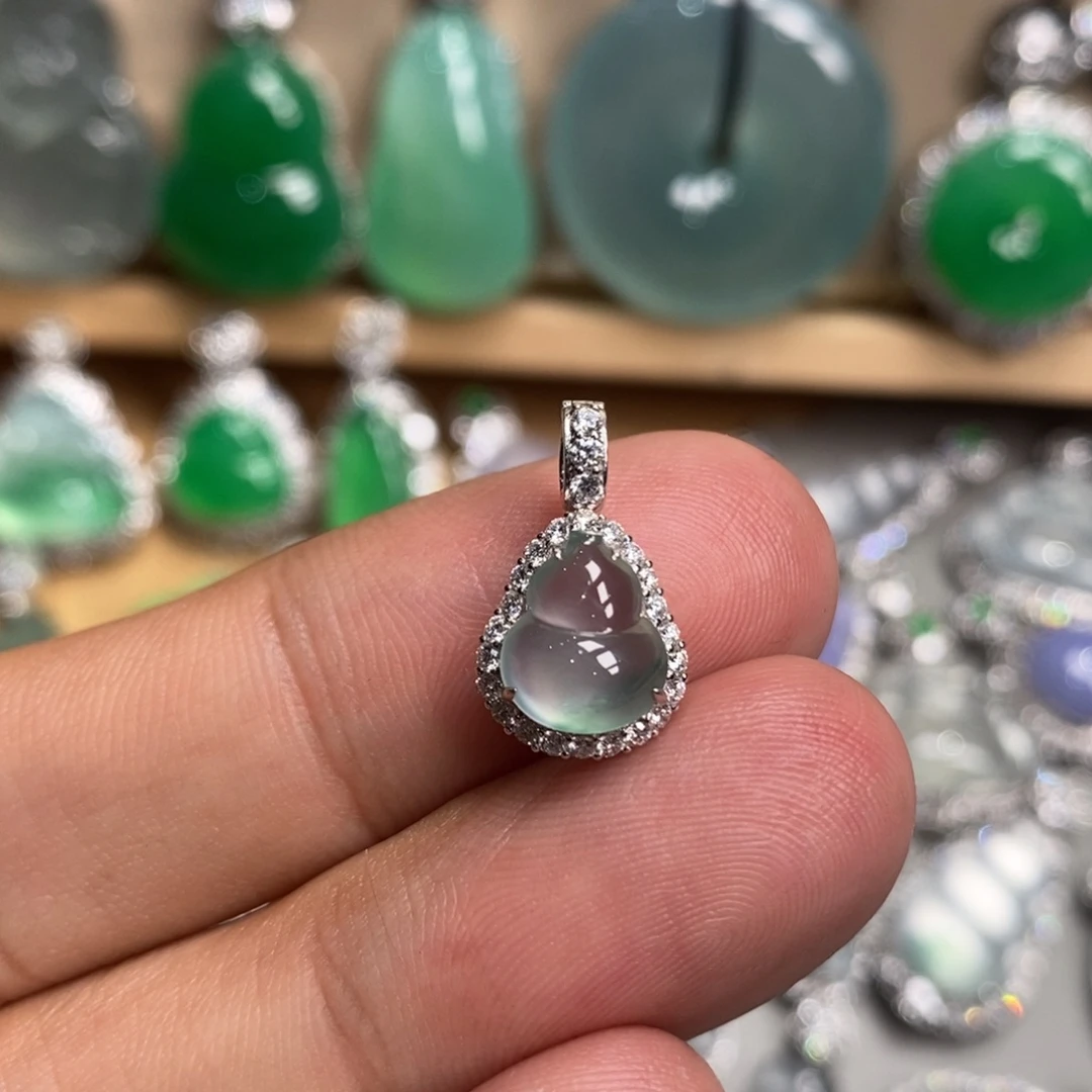 翡翠吊坠(不含链)18K金镶嵌