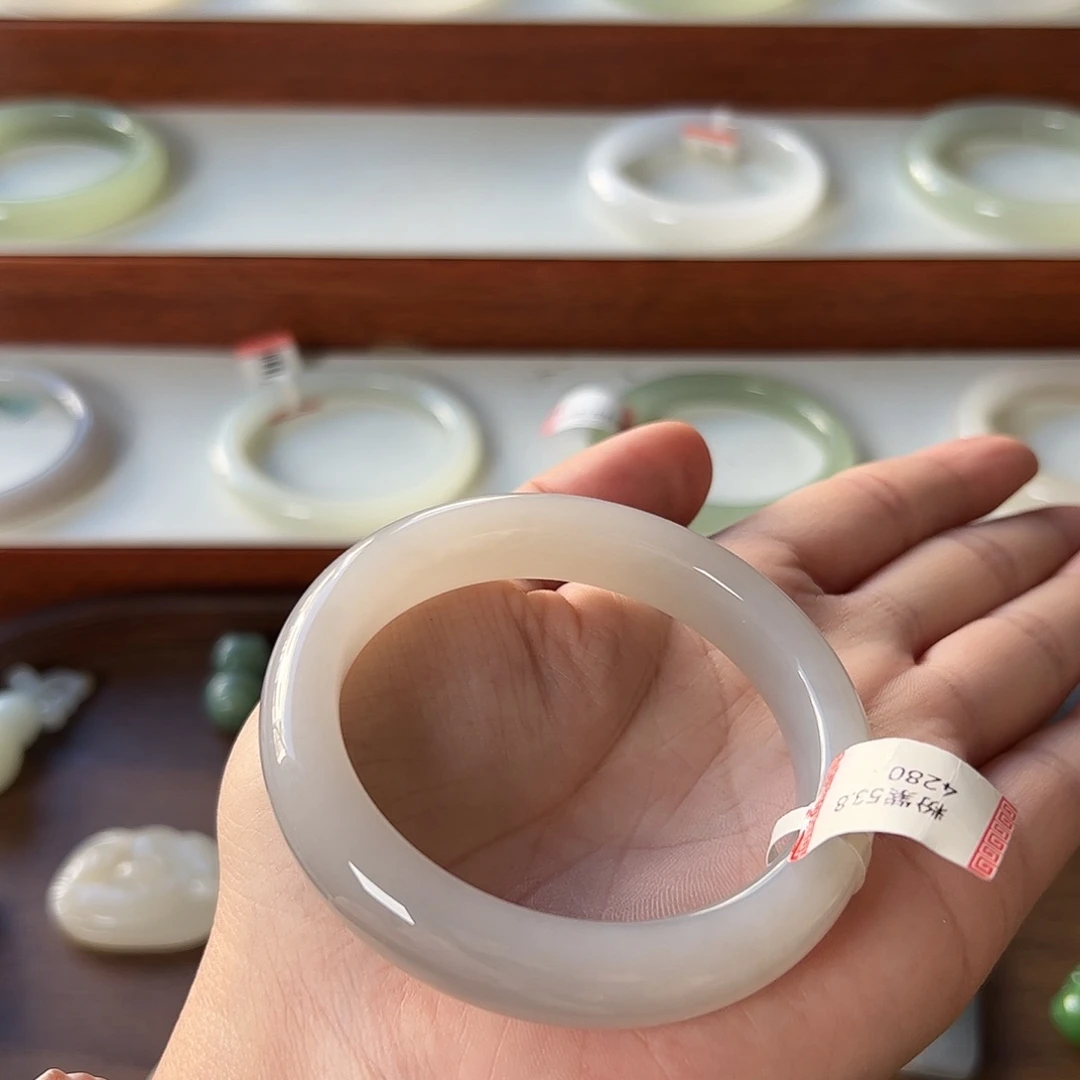 和田玉未镶嵌手镯