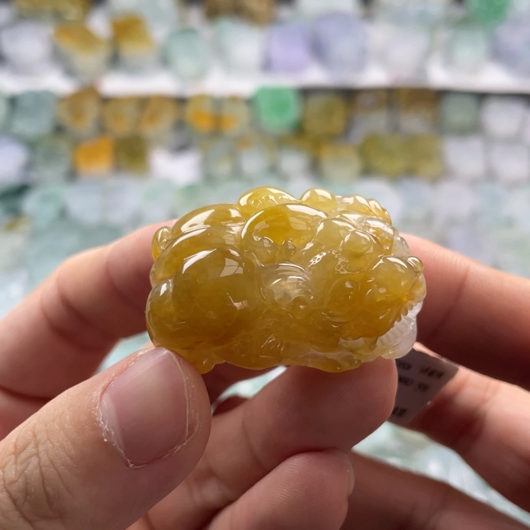 江****翡翠未镶嵌颈饰貔貅