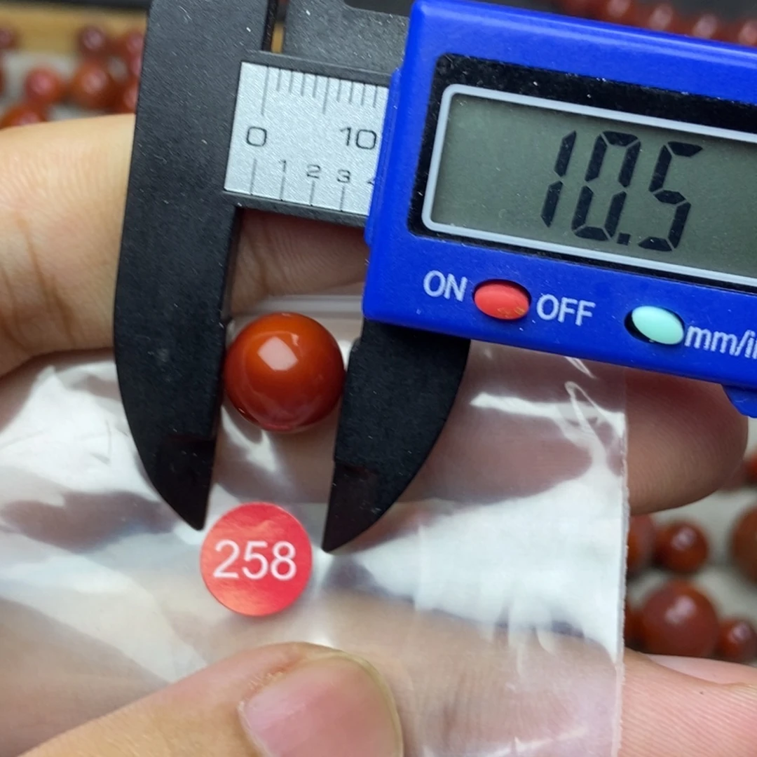 南红玛瑙未镶嵌有瑕疵