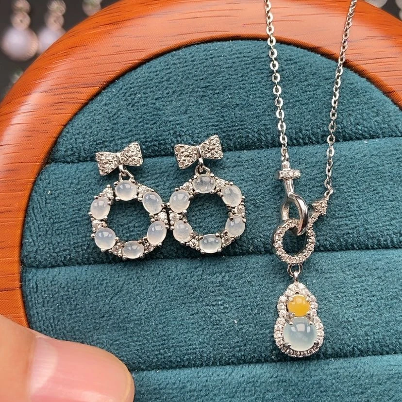 【闪购商品】翡翠银S925镶嵌颈饰维*安兮兮