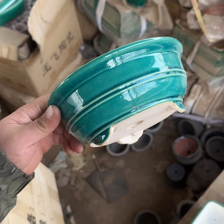 是一个不知名作家与著名导演兼电影演员们之间互相竞争