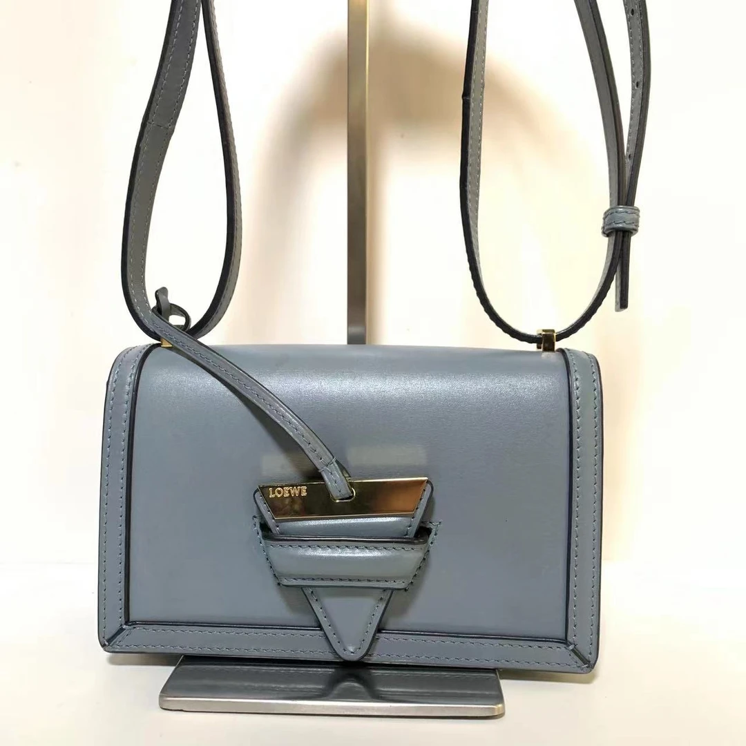 95新 LOEWE/罗意威 LOEWE/罗意威 蓝色巴塞罗那斜挎包bwz10485