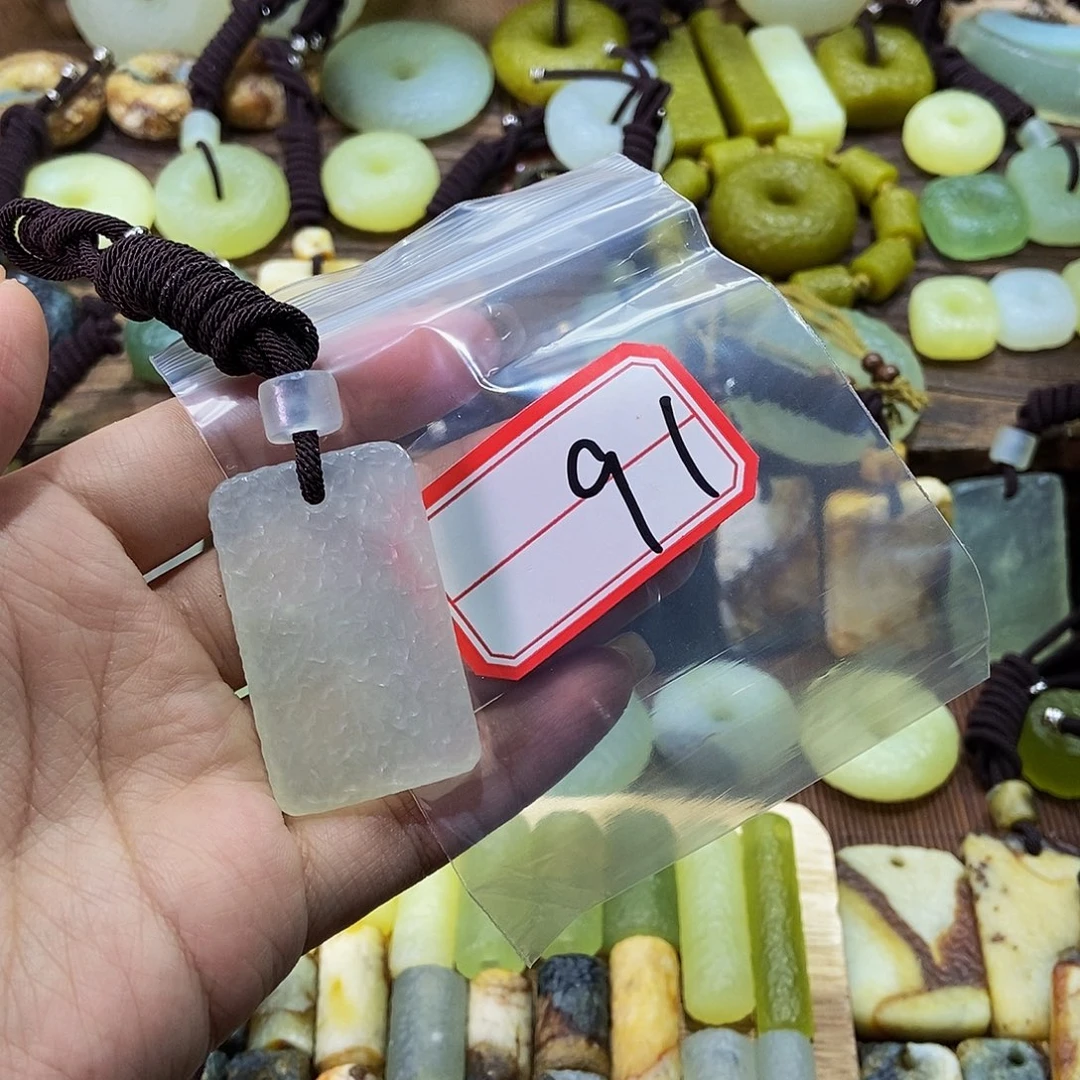 蛇纹石玉未镶嵌挂件