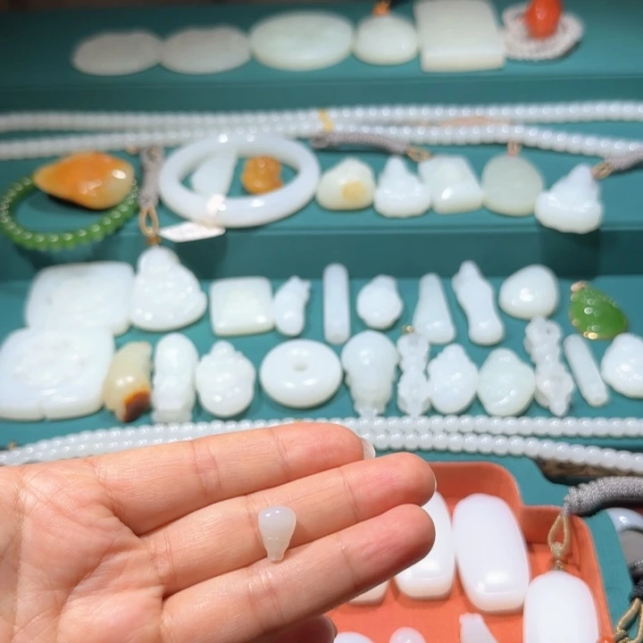 和田玉（糖玉）颈饰未镶嵌自**翔