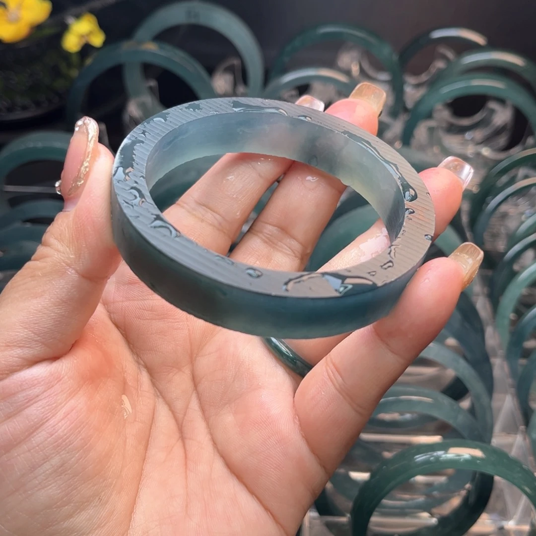 定制翡翠手镯未镶嵌向*流