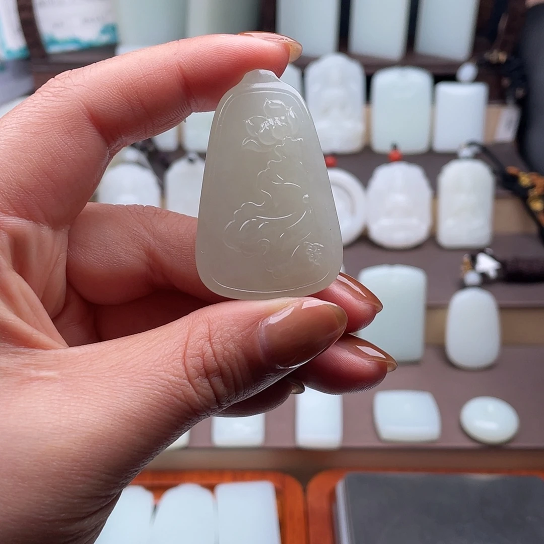 和田玉未镶嵌颈饰