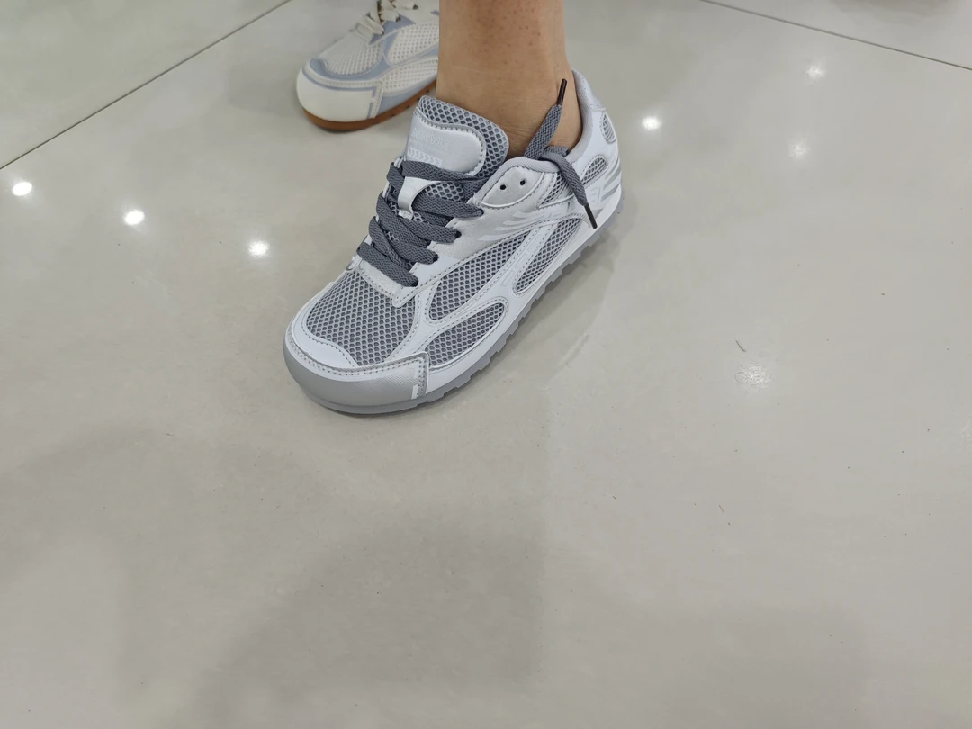 情侣通用夏季休闲鞋女童网面透气低帮时尚交叉绑带