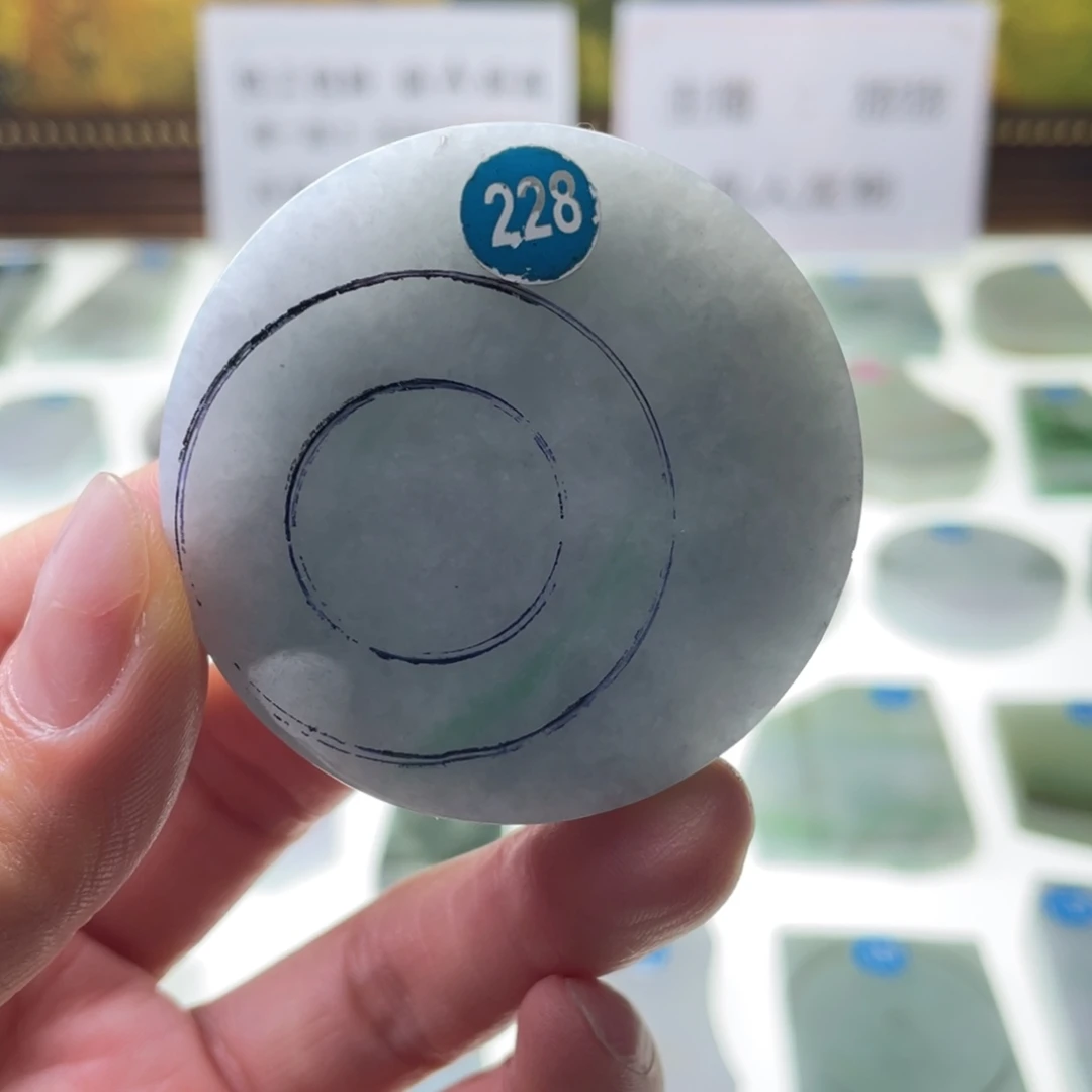 定制翡翠未镶嵌挂件
