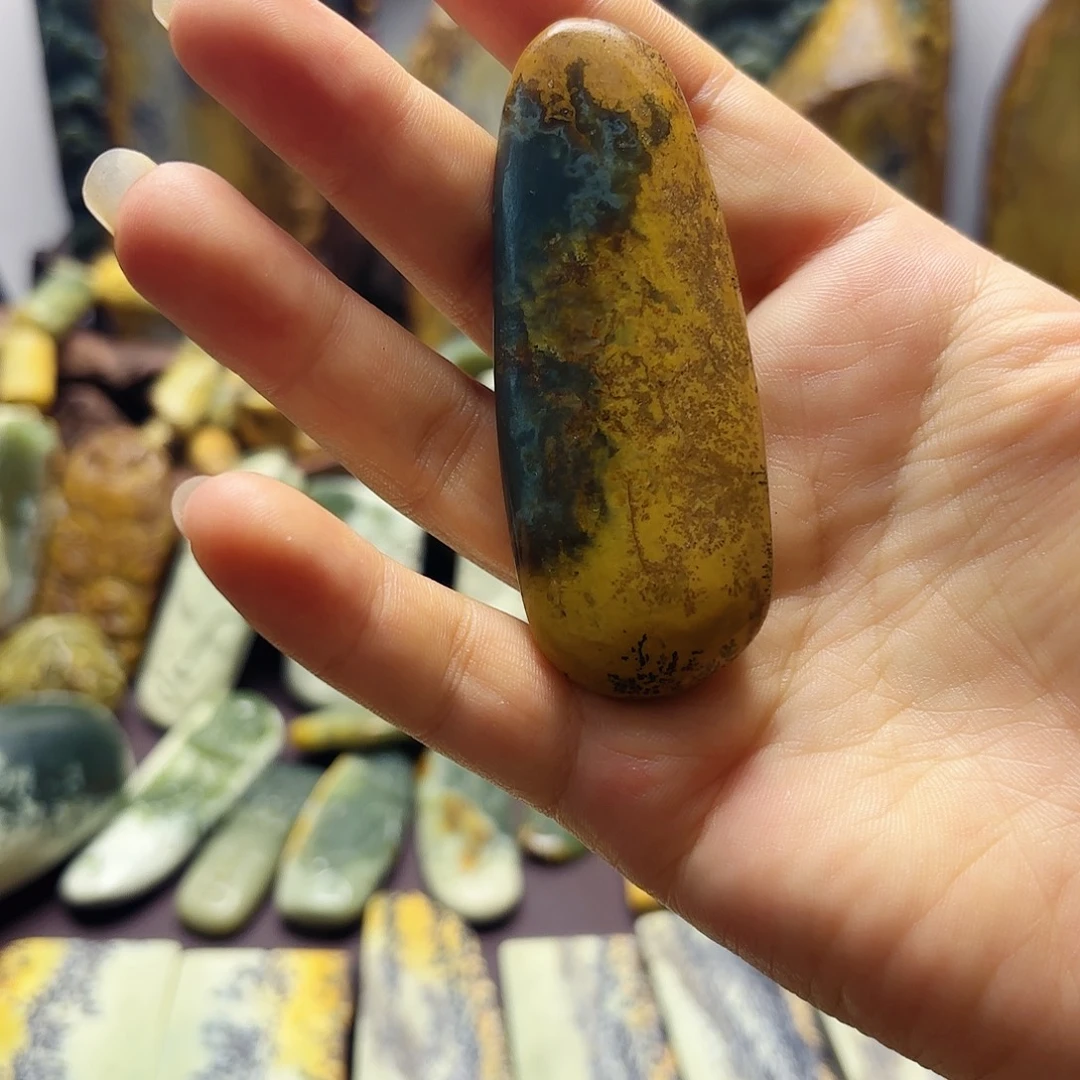 霸***哥岫岩河磨玉（透闪石质玉）未镶嵌挂件