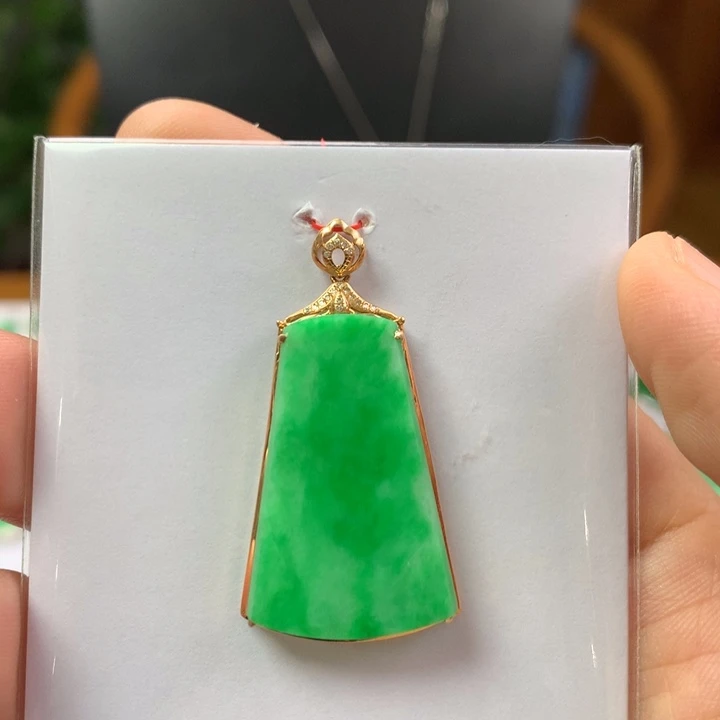 灵***韵颈饰18K金镶嵌翡翠翡翠吊坠