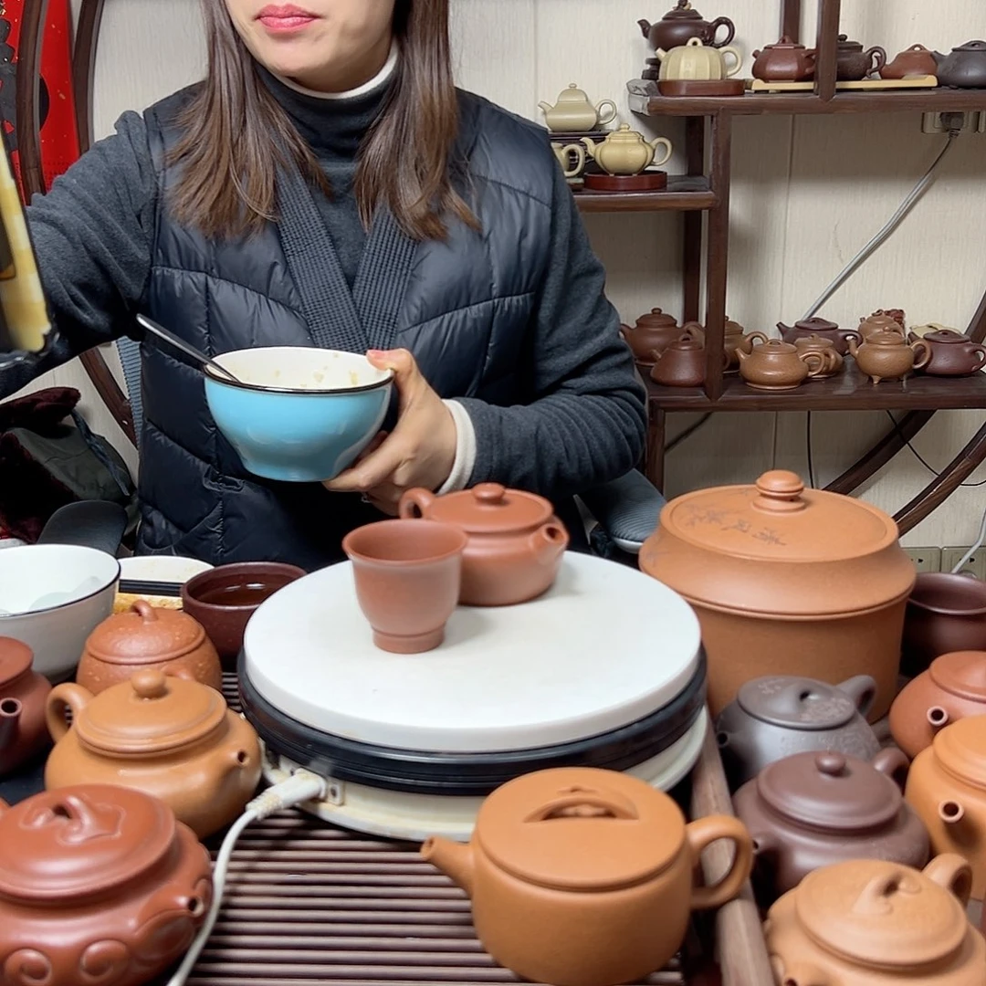 段泥茶壶170C C左右的重量