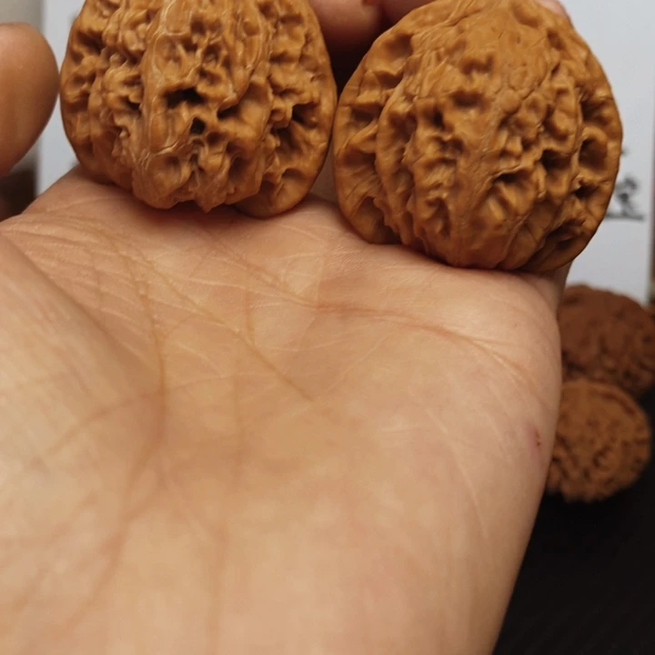核桃40尺寸虎头一对