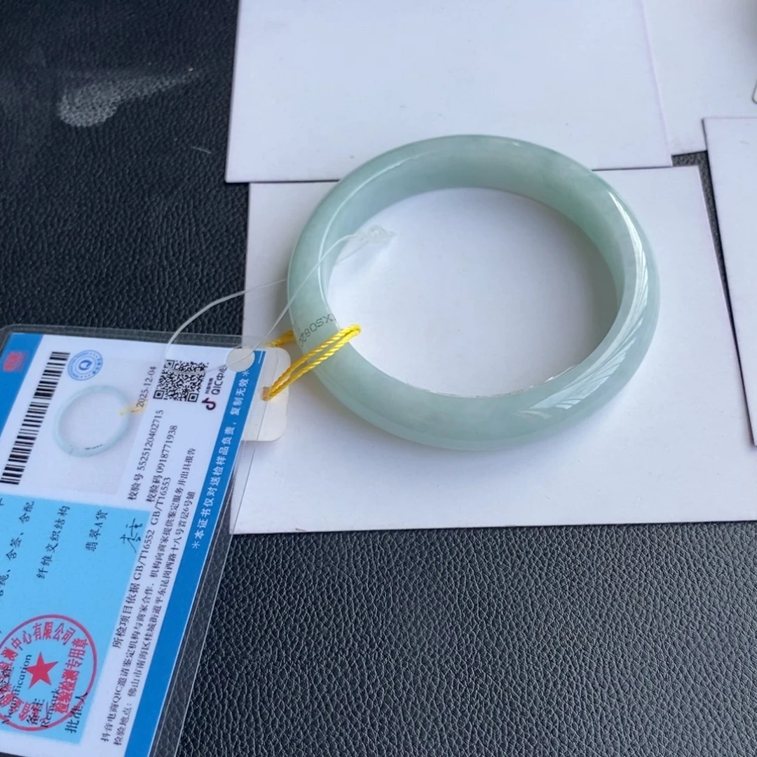 哎***！翡翠未镶嵌手镯圈口60