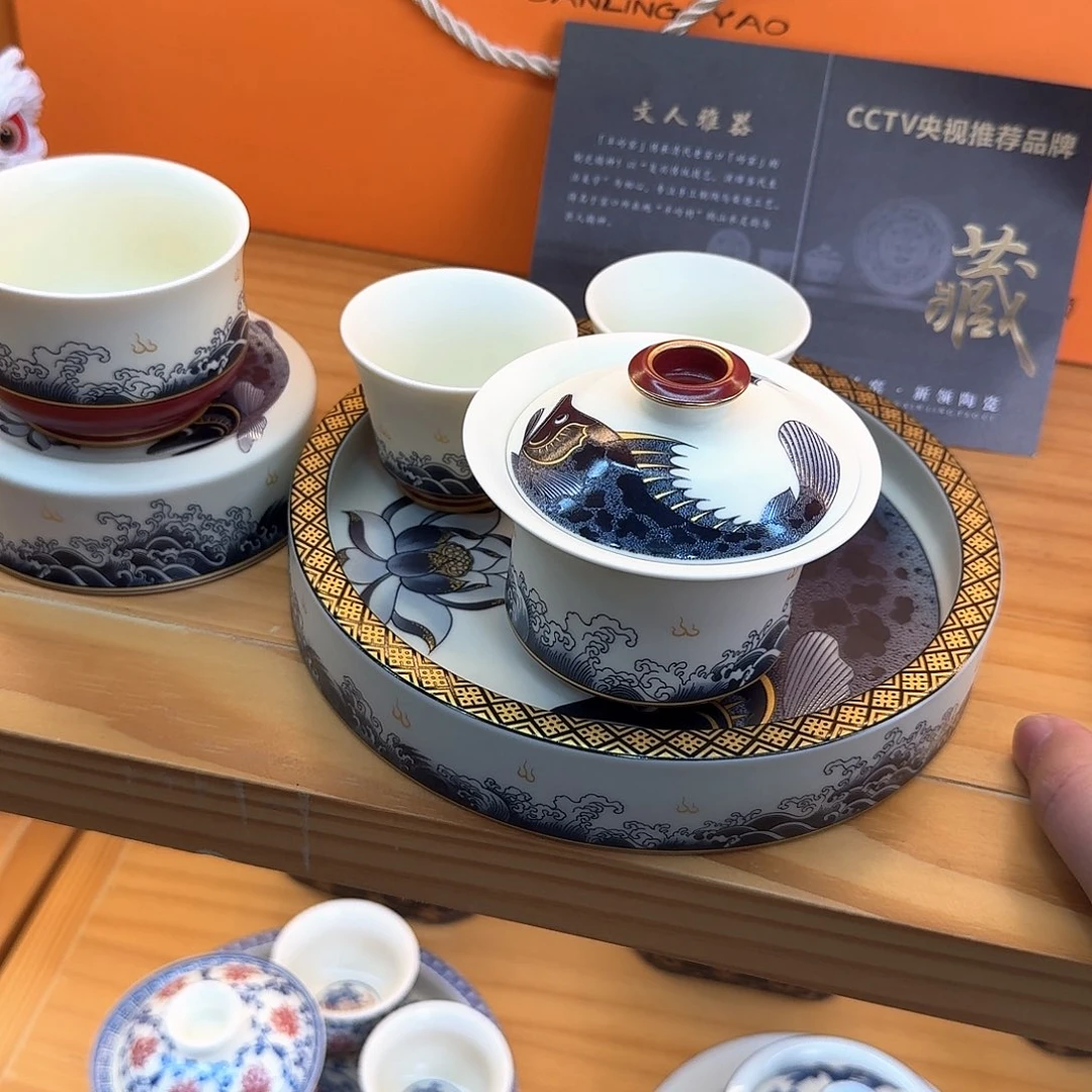 盖碗里的水煮开后放入