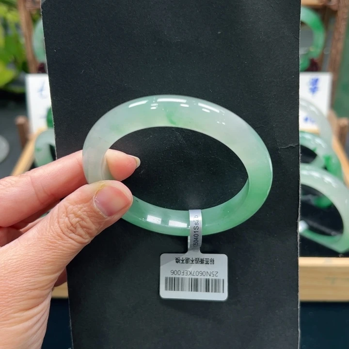 一***子石英质玉未镶嵌手镯➕佳佳57