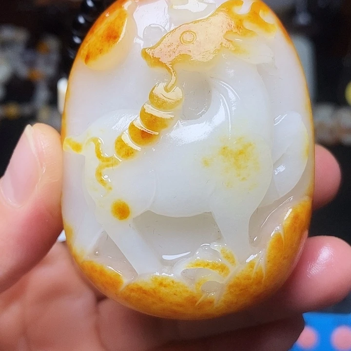 杨***梅和田玉未镶嵌挂件