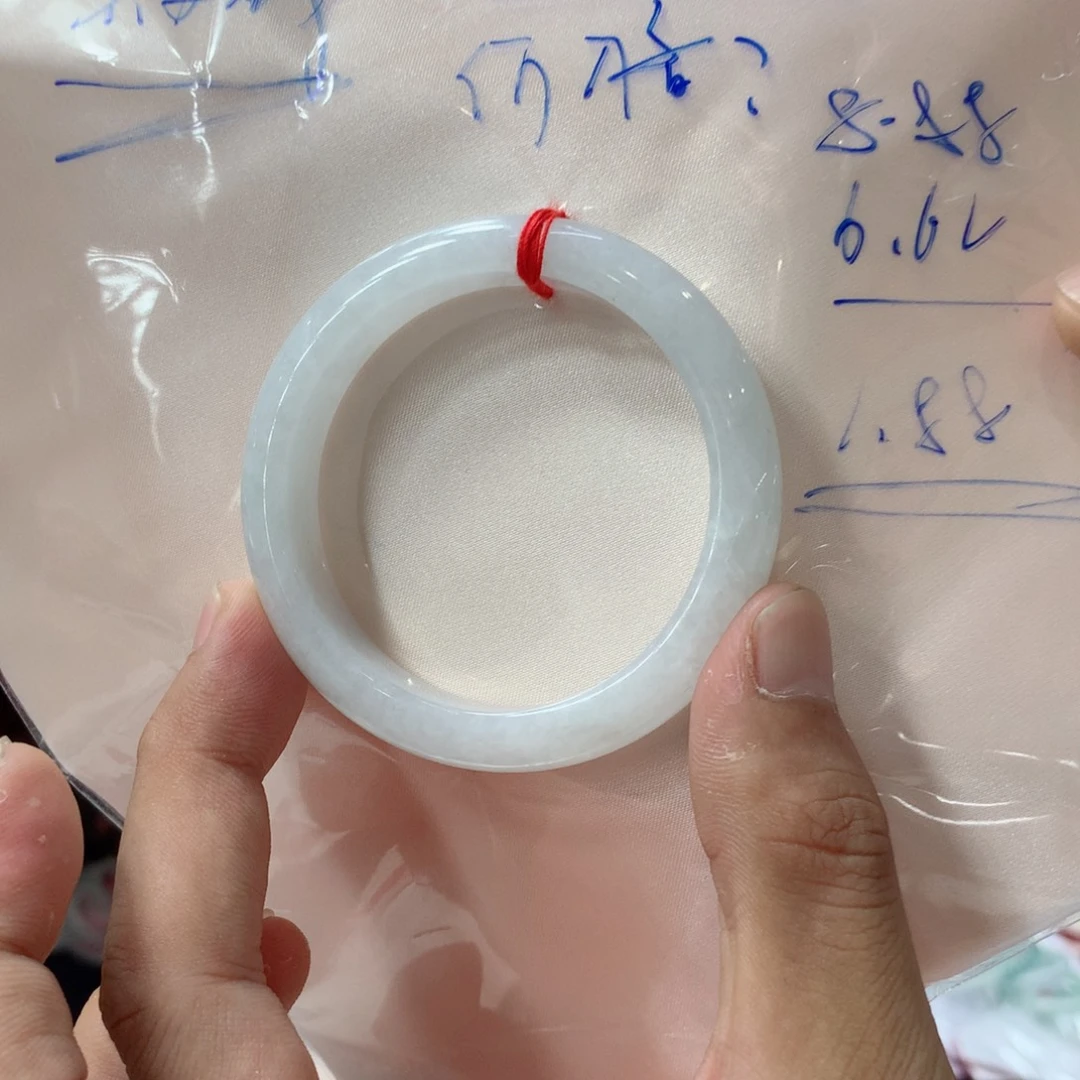 随***s翡翠手镯未镶嵌买断