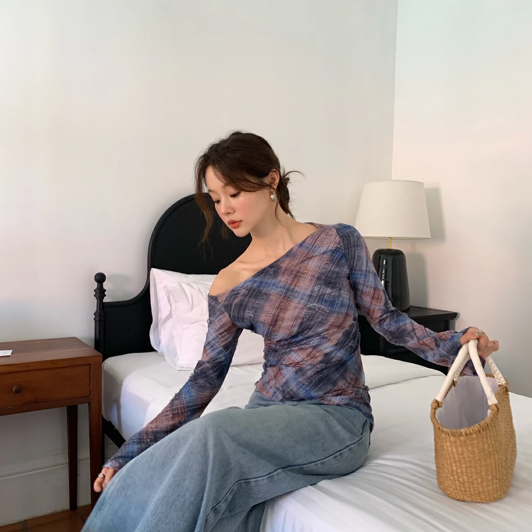 2025早春时尚小众修身收腰显瘦喇叭袖上衣女小衫  H25C