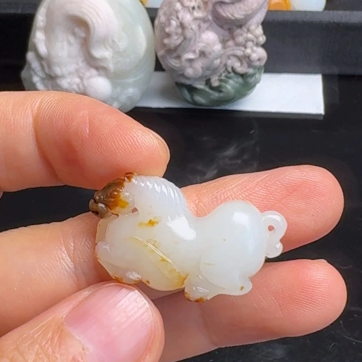 颈饰未镶嵌和田玉（白玉）