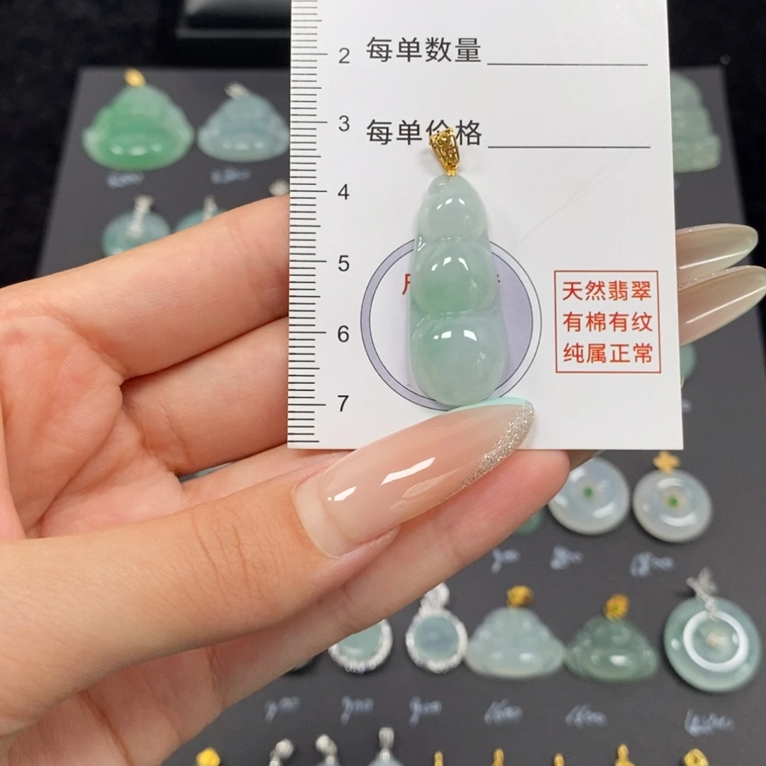 颈饰18K金镶嵌翡翠