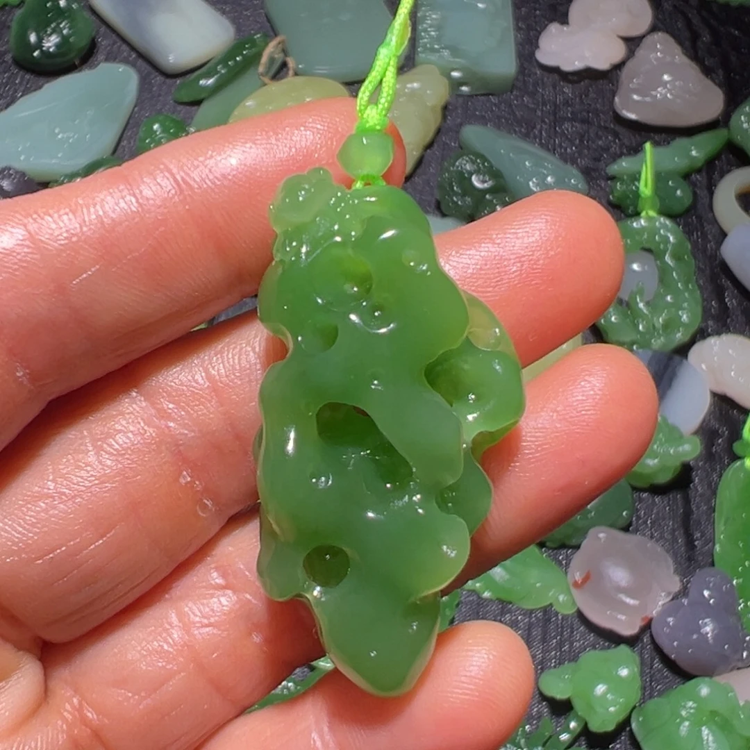 静***待和田玉未镶嵌颈饰