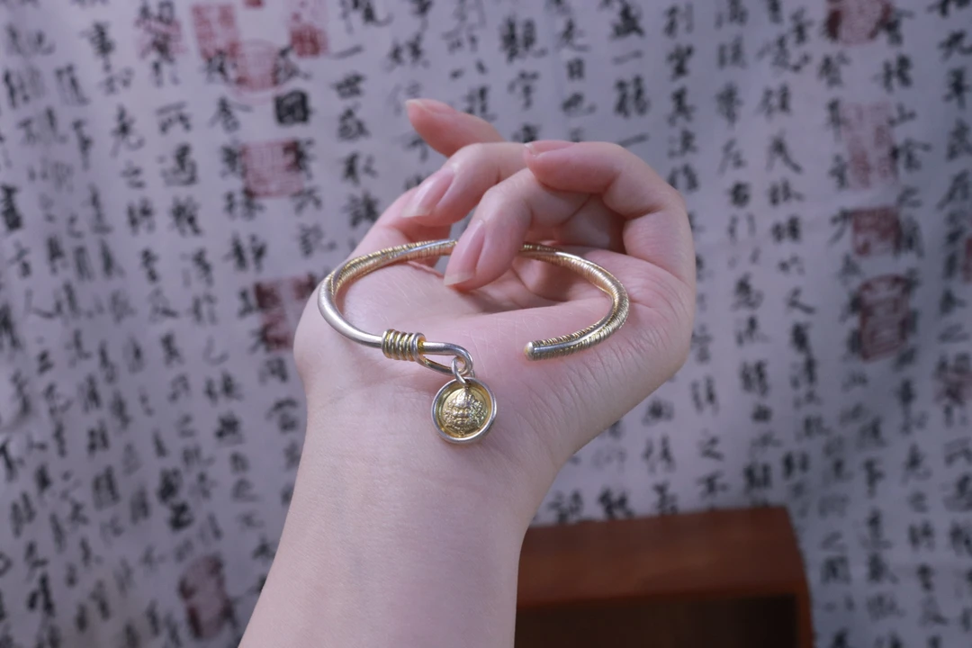 足银手镯 A11【足银999.9】莫比乌斯环描金黄财神开口手镯重约24.19