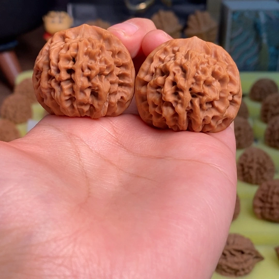 ****9核桃秦岭闷尖狮子头38瑕疵