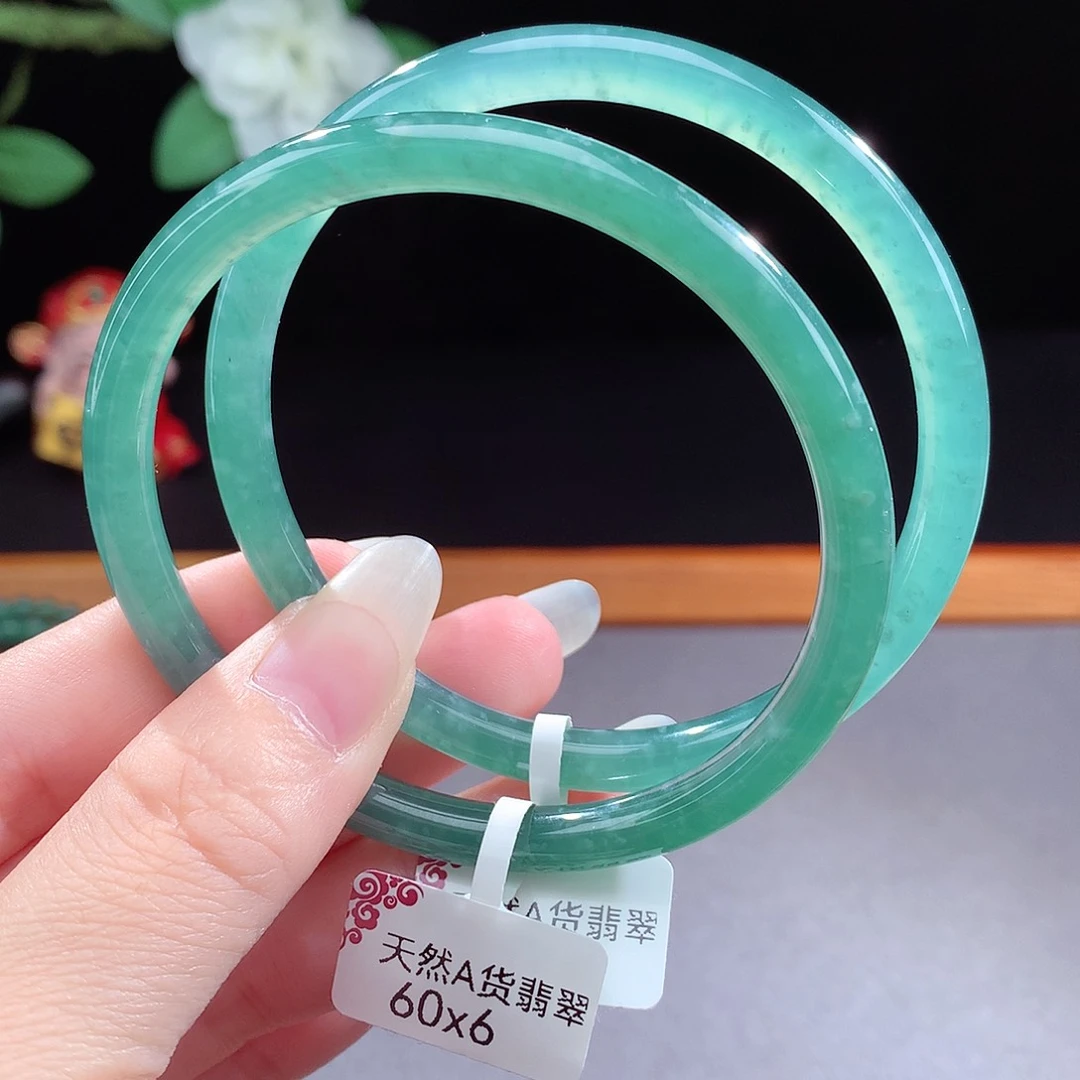 未镶嵌手镯（圆镯）翡翠
