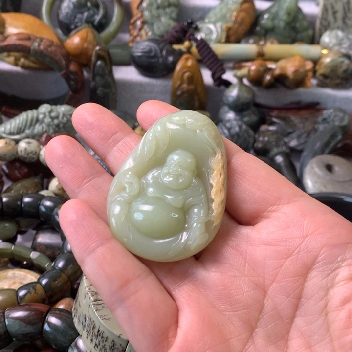 未镶嵌岫岩河磨玉（透闪石质玉）把件