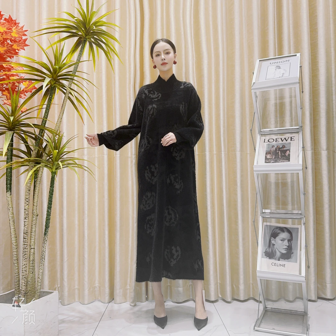 A171炭黑提花时尚气质秋冬长款轻奢针织连衣裙休闲百搭