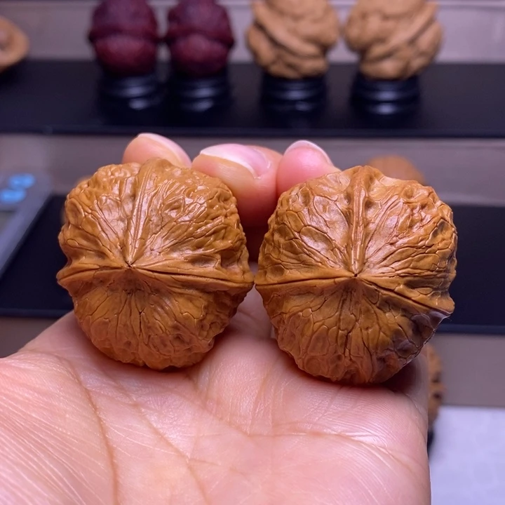 文玩核桃把件玉面三楞20