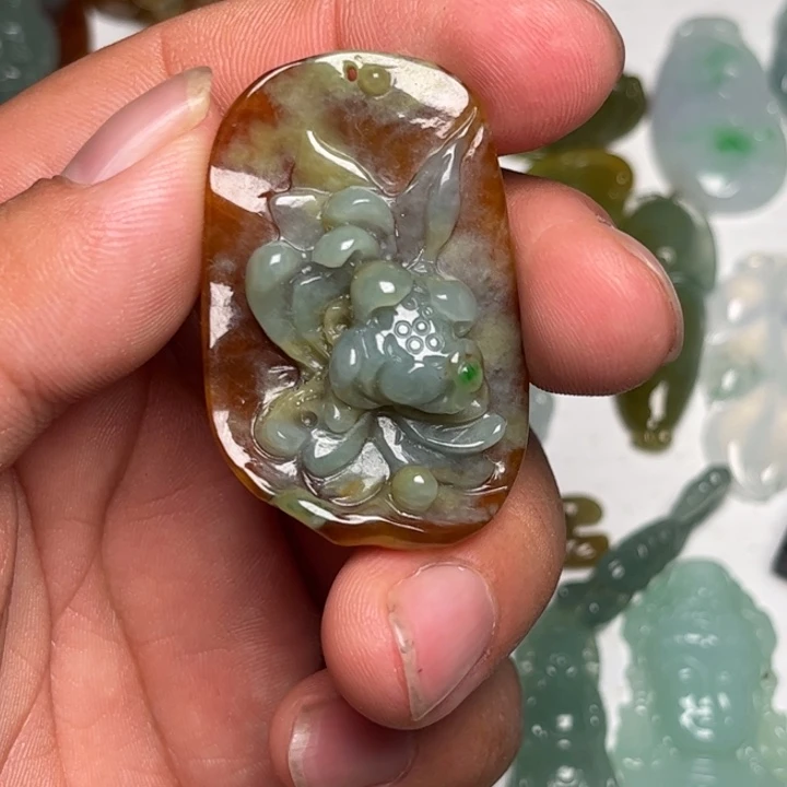 K***y翡翠未镶嵌颈饰荷花