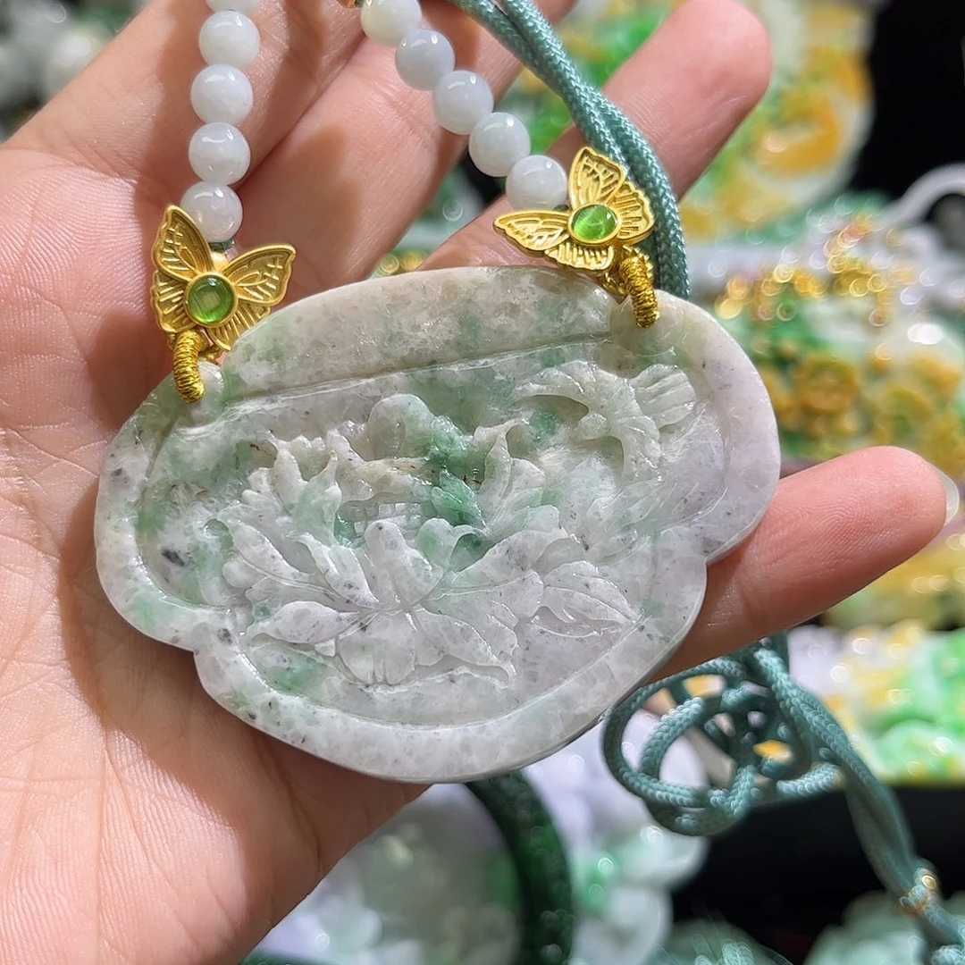 翡翠未镶嵌颈饰待编织