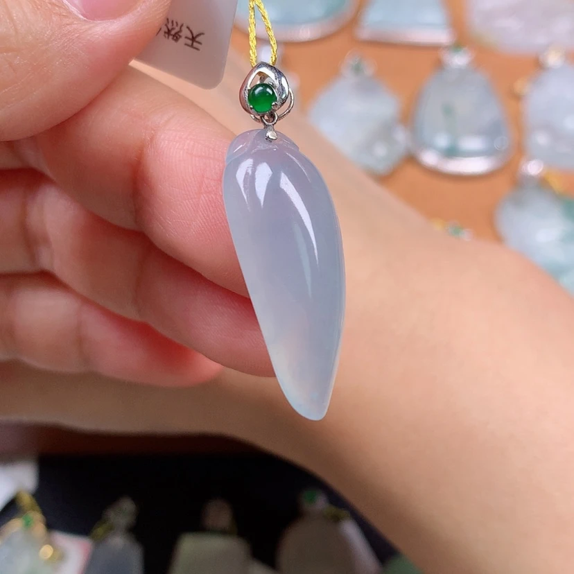 【闪购商品】翡翠18K金镶嵌颈饰福瓜