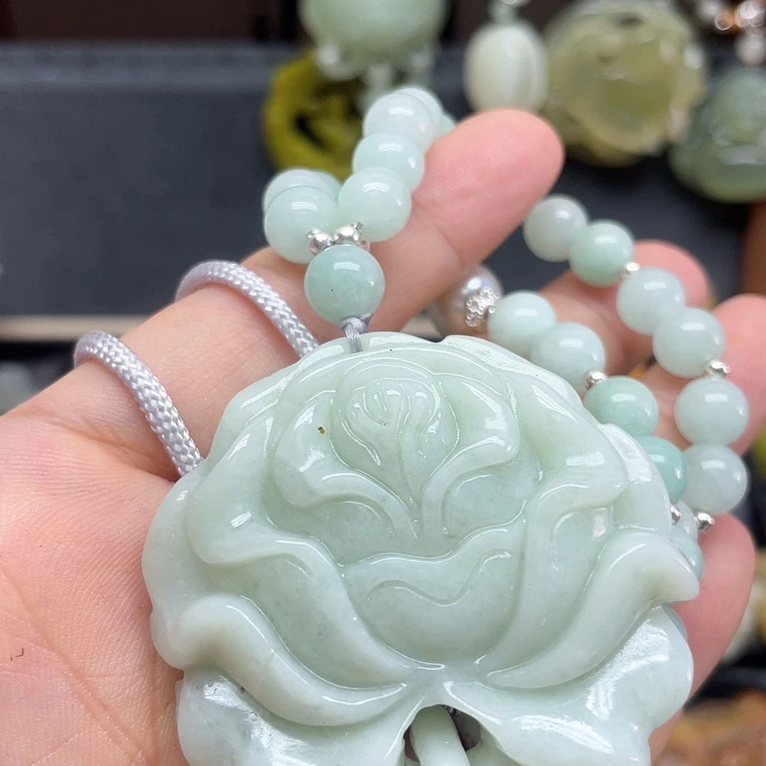 未镶嵌蛇纹石玉颈饰