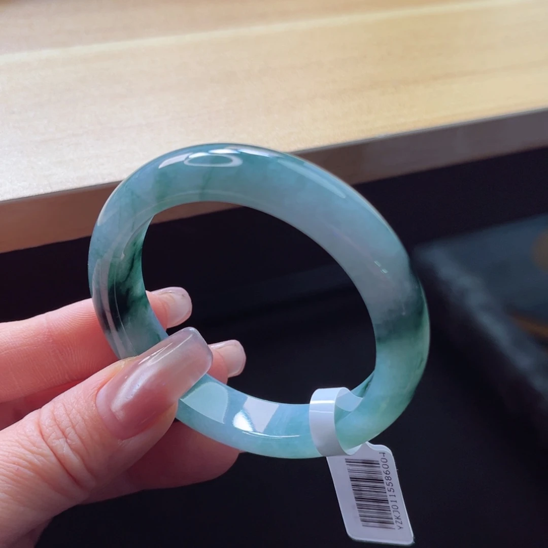 翡翠手镯未镶嵌手镯